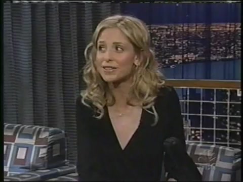 Conan_interviews_Sarah_Michelle_Gellar_2002_flv1592.jpg