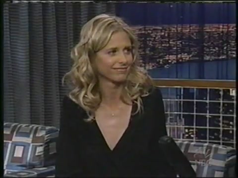 Conan_interviews_Sarah_Michelle_Gellar_2002_flv1640.jpg