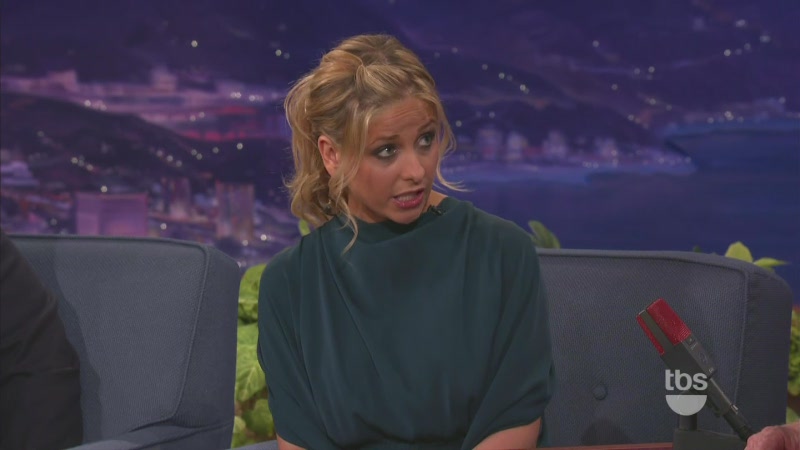 Sarah_M_Gellar-Conan_10_13_11_mov0180.jpg